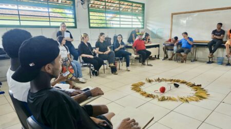 SEMAS promove roda de conversa com juventude indígena Tembé durante ação na Aldeia Caiueiro em Paragominas