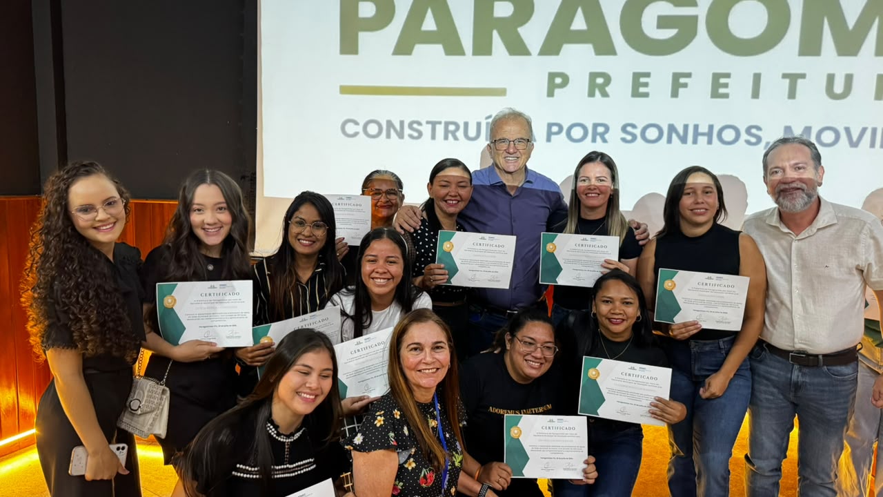 Profissionais de apoio da Rede Municipal de Ensino participam da cerimônia de certificação promovida pela Prefeitura de Paragominas