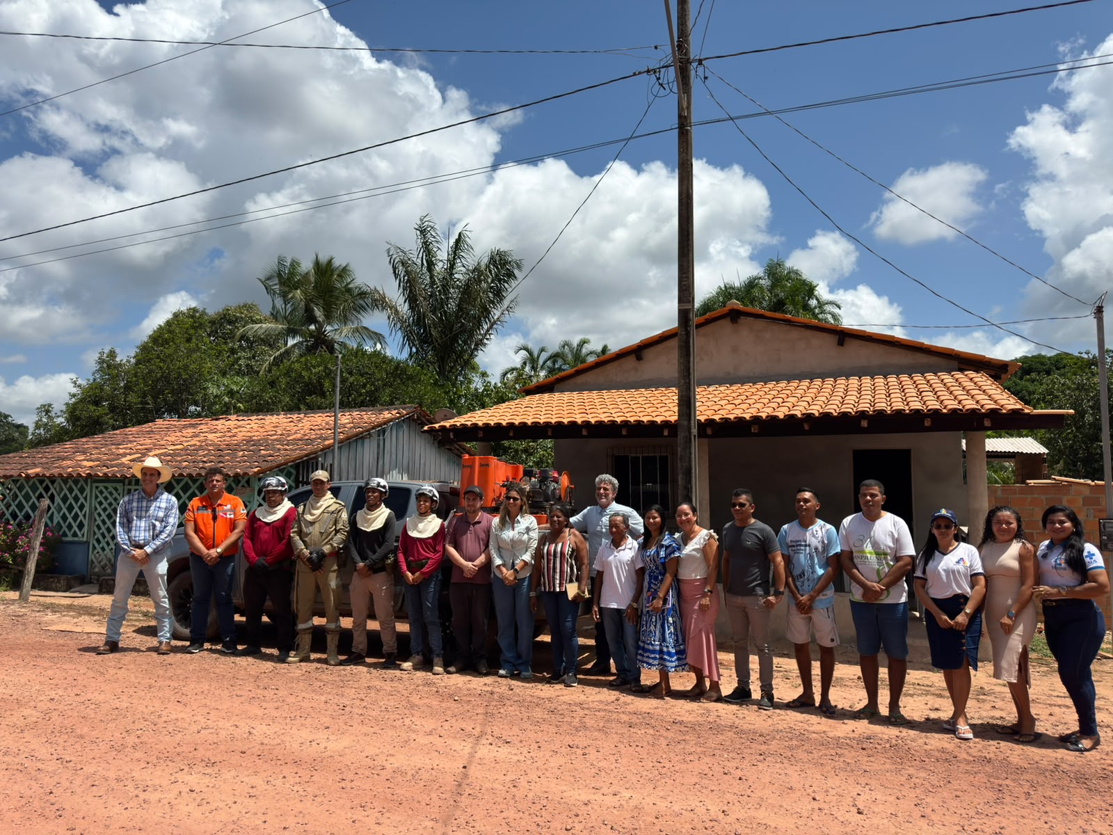 Representantes da Prefeitura de Paragominas e instituições parceiras durante agenda na região da Paragonorte